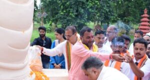 बाइक राइडर टीम के साथ रामगढ़ पहुंचे मंत्री श्री अग्रवाल, श्रीराम मंदिर में दर्शन-पूजन कर क्षेत्र की सुख-समृद्धि की कामना