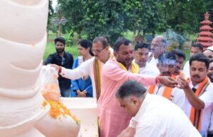 बाइक राइडर टीम के साथ रामगढ़ पहुंचे मंत्री श्री अग्रवाल, श्रीराम मंदिर में दर्शन-पूजन कर क्षेत्र की सुख-समृद्धि की कामना