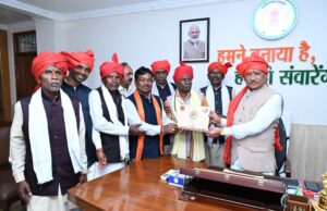 बस्तर सांसद श्री महेश कश्यप के नेतृत्व में बस्तर दशहरा समिति के प्रतिनिधिमंडल ने मुख्यमंत्री से की सौजन्य मुलाकात