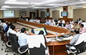 अधिकारी अपनी जिम्मेदारी समझें, गम्भीरता और सक्रियता से दायित्वों का करें निर्वहन – श्री अरुण साव