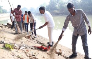 रामपुर आश्रम में जनभागीदारी से चला सेवा संकल्प के साथ स्वच्छता अभियान