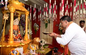 उप मुख्यमंत्री श्री विजय शर्मा ने कवर्धा में मां महामाया और मां विंध्यवासिनी के दर्शन कर प्रदेश की सुख-समृद्धि और खुशहाली की कामना की