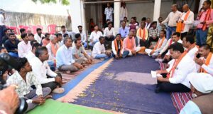 उपमुख्यमंत्री श्री विजय शर्मा ने ग्राम लोहझरी में ग्रामीणों के बीच बैठकर किया सीधा संवाद