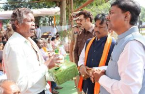 पुलिस स्मृति दिवस पर अमर शहीद वाटिका में दी श्रद्धांजलि, शहीद जवानों के परिजनों से की मुलाकात