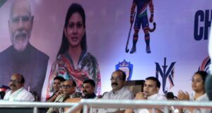 उप मुख्यमंत्री श्री अरुण साव ने की खिलाड़ियों की हौसला अफजाई, मैच देखने पहुंचे हॉकी स्टेडियम