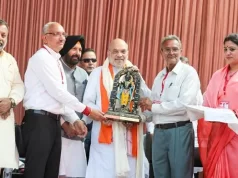 शाह ने पंजाब में विजयदशमी उत्सव में चिट्टे के प्रतीकात्मक रावण का किया दहन